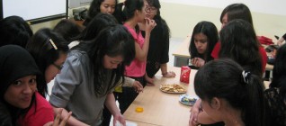 Ibu Anindita of Australian embassy was showing on how Vegemite, an Australian jam-like spread, is being served under a supervision of keen onlookers.
