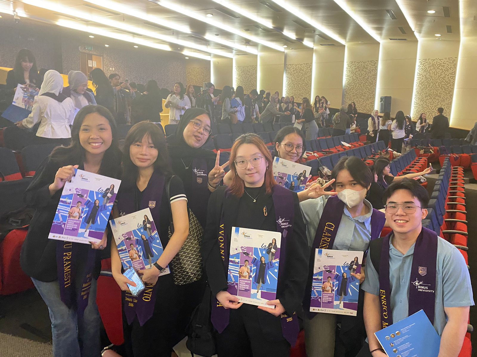 Twelve Dean’s List Students from Creative Digital English!